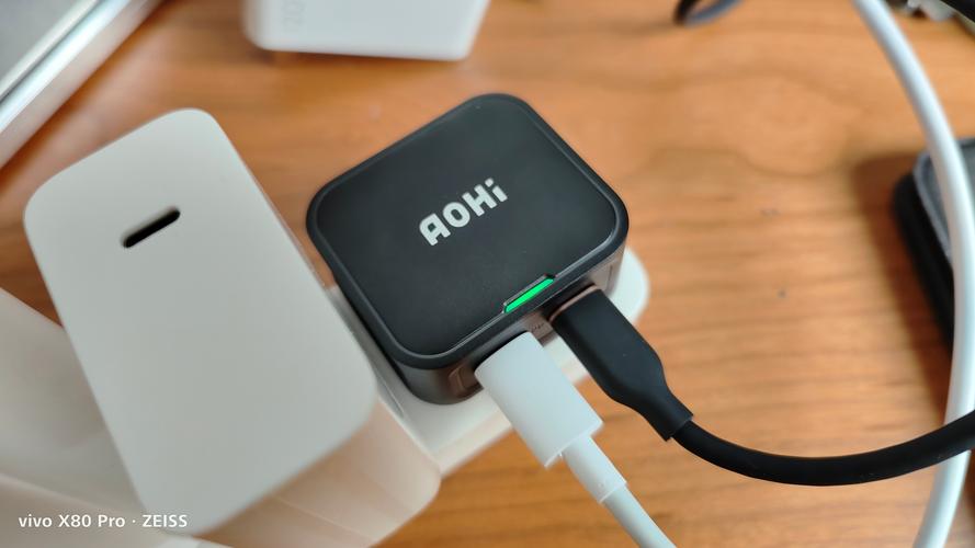 同类产品,他们做到了40w,包括芯片啥的用的都是和苹果工厂相同的芯片